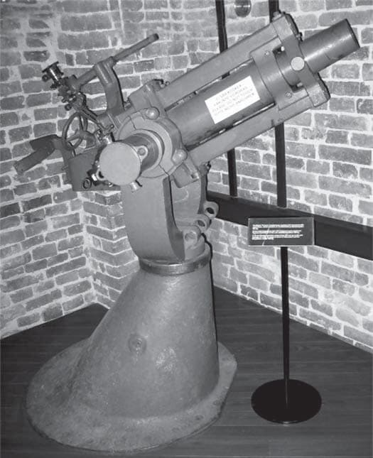 Горная 76-мм пушка образца 1904 года, натумбовой установке. Такими орудиями изначально оснащались все бронепоезда типа«Хунхуз»